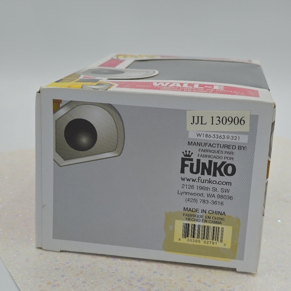 Funko POP! Disney Series 4 Wall-E #45 Vinyl Figure - Picture 7 of 7